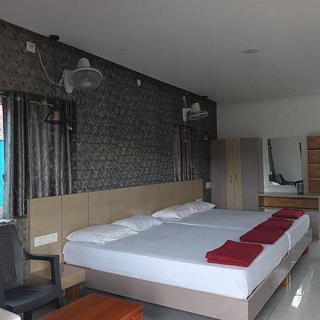 Hilltop Hotel Valparai Luaran gambar