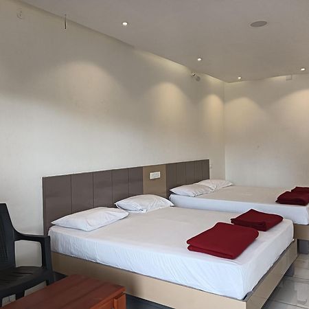 Hilltop Hotel Valparai Luaran gambar