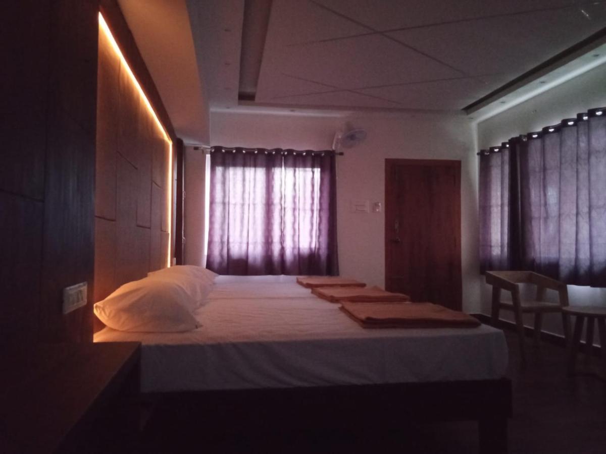Hilltop Hotel Valparai Luaran gambar