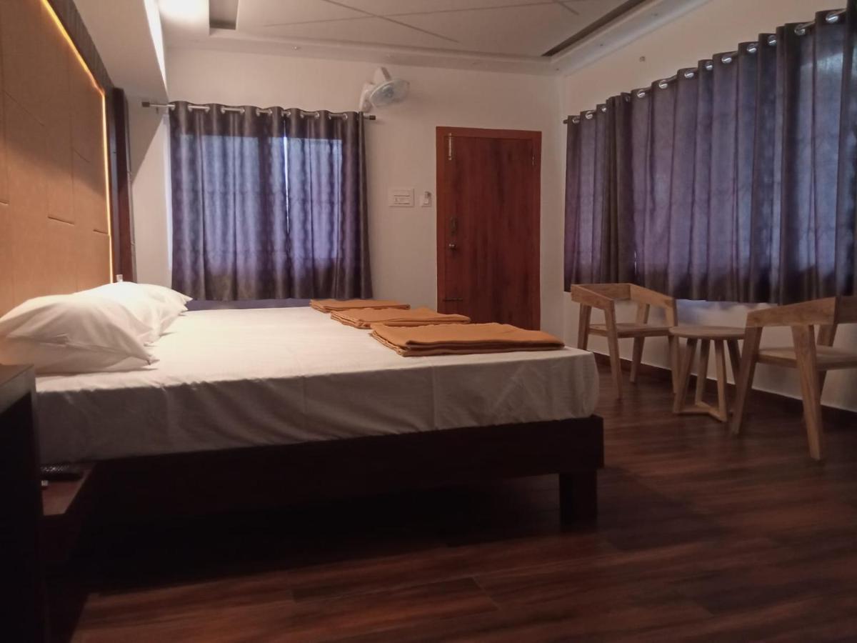 Hilltop Hotel Valparai Luaran gambar