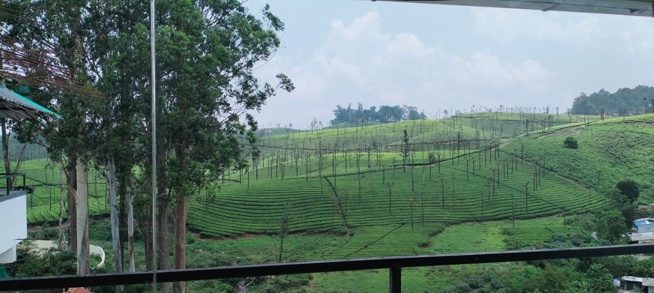 Hilltop Hotel Valparai Luaran gambar