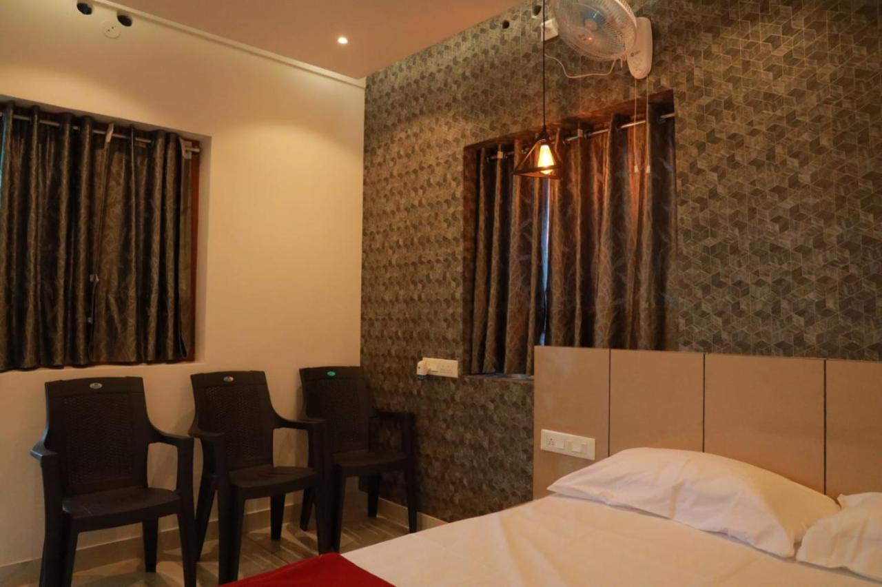 Hilltop Hotel Valparai Luaran gambar