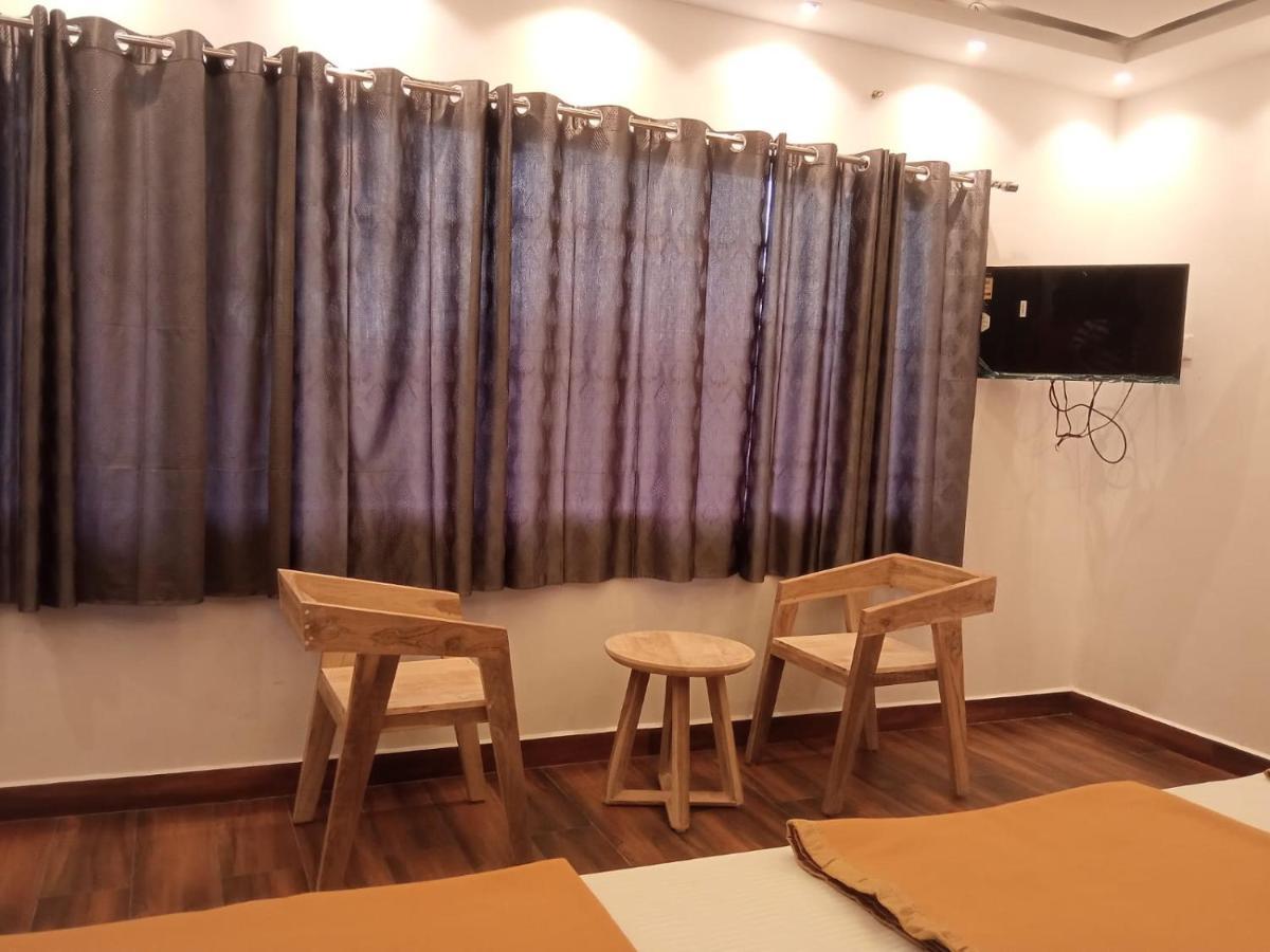 Hilltop Hotel Valparai Luaran gambar