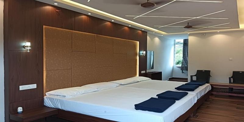 Hilltop Hotel Valparai Luaran gambar
