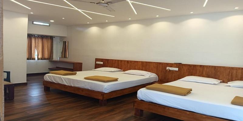 Hilltop Hotel Valparai Luaran gambar