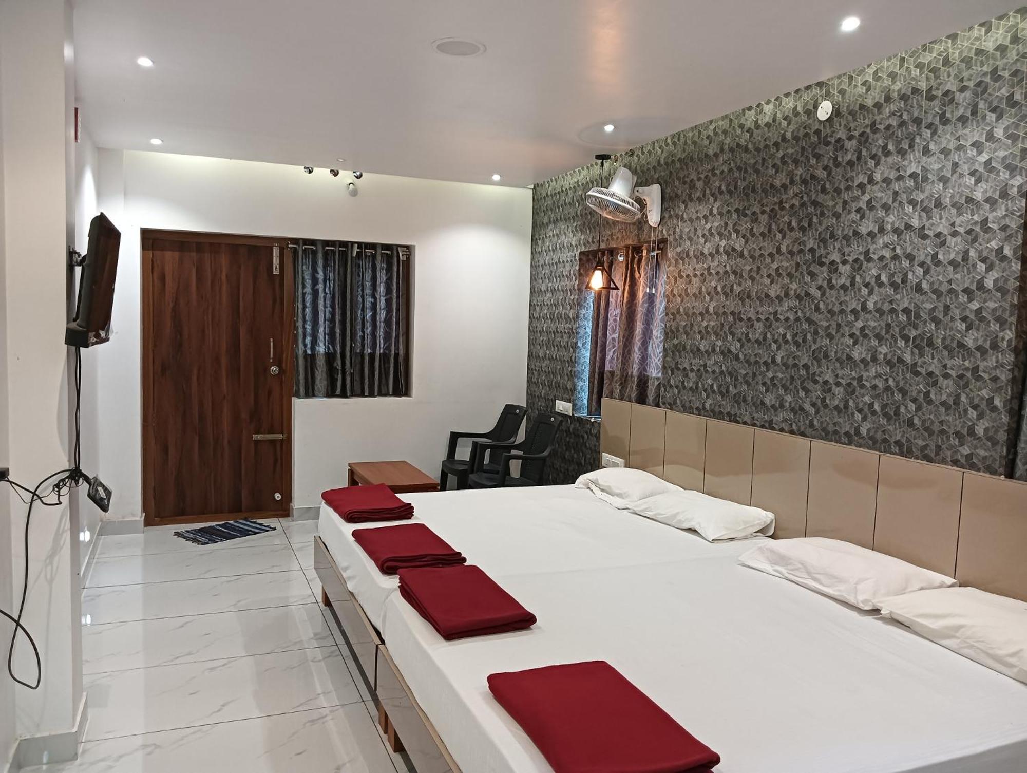 Hilltop Hotel Valparai Luaran gambar