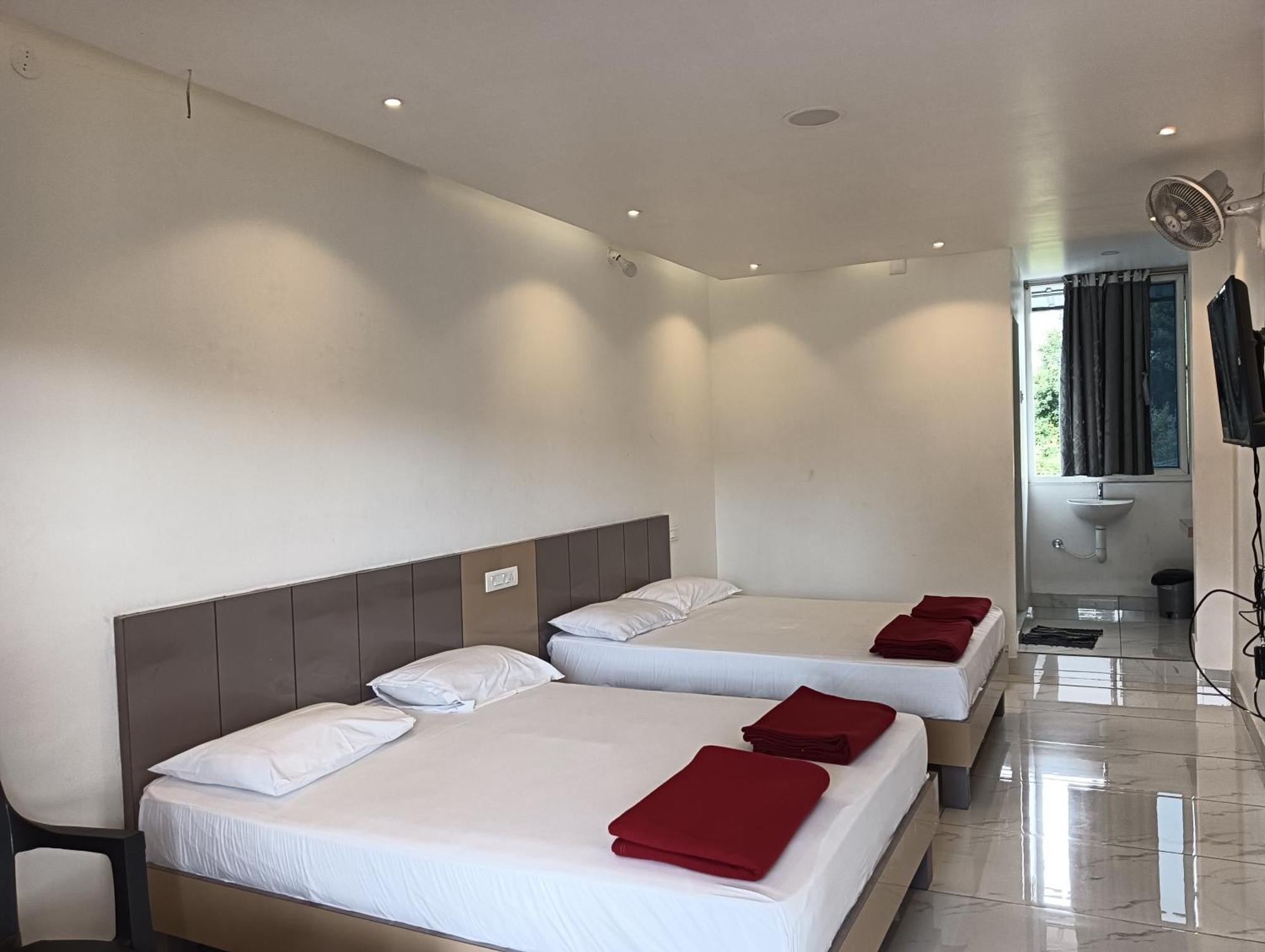 Hilltop Hotel Valparai Luaran gambar