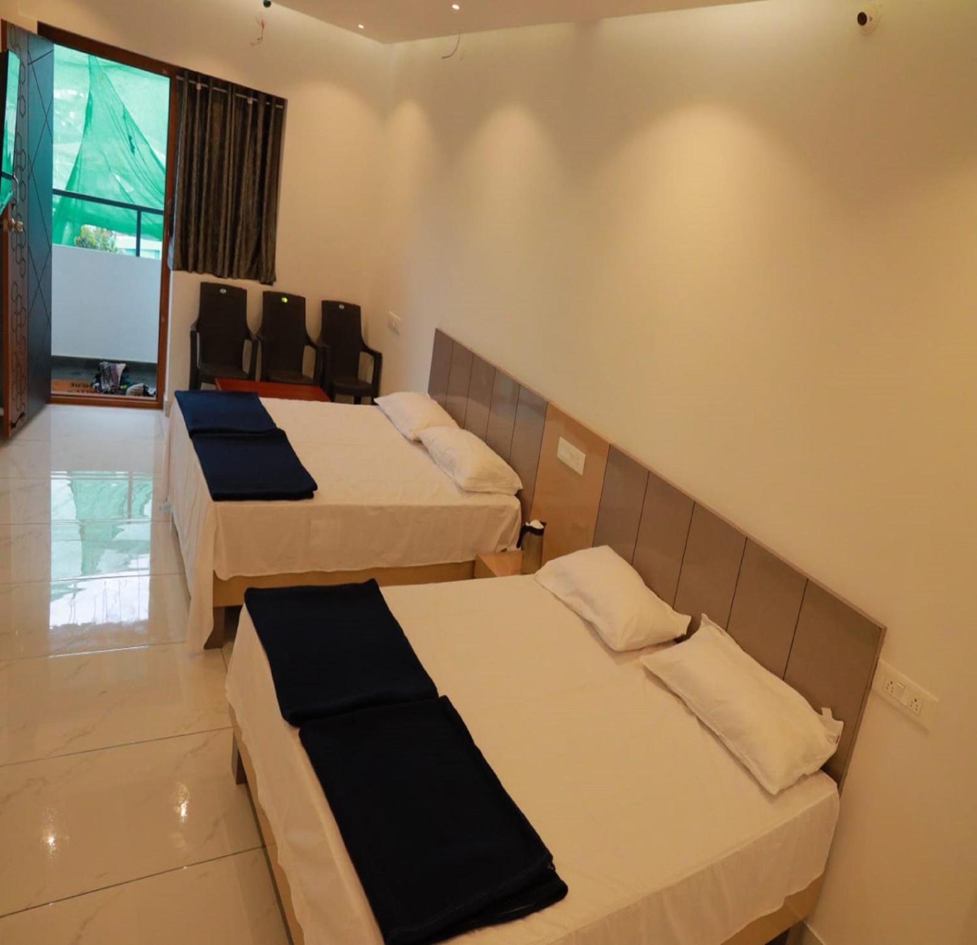 Hilltop Hotel Valparai Luaran gambar
